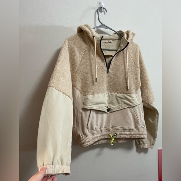 Hologram - Women’s 1/4 Zip Fuzzy Sherpa Sweatshirt with Zip Up - Size Small - Picture 5 of 8